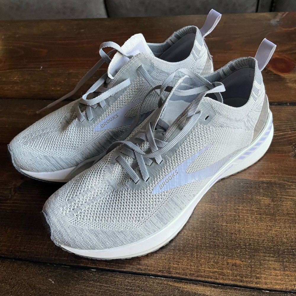 Brooks Women’s Shoes 8.5 Silver